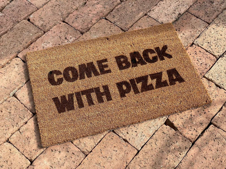 Personalisierte Kokos Fussmatte | Come Back with Pizza | Geschenk zum Einzug | Indoor Türmatte laserstern-beschriftungen-lasergravuren.myshopify.com 